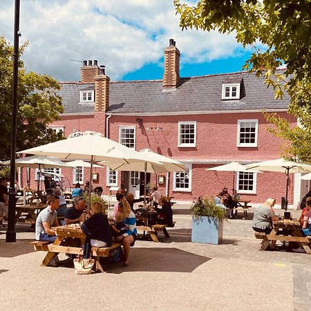 Kings Arms Hotel Abergavenny Buitenkant foto