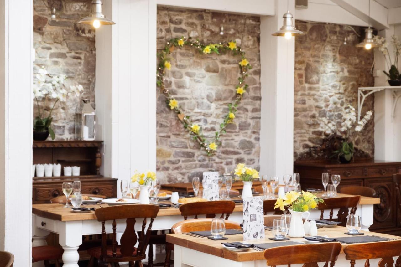 Kings Arms Hotel Abergavenny Buitenkant foto