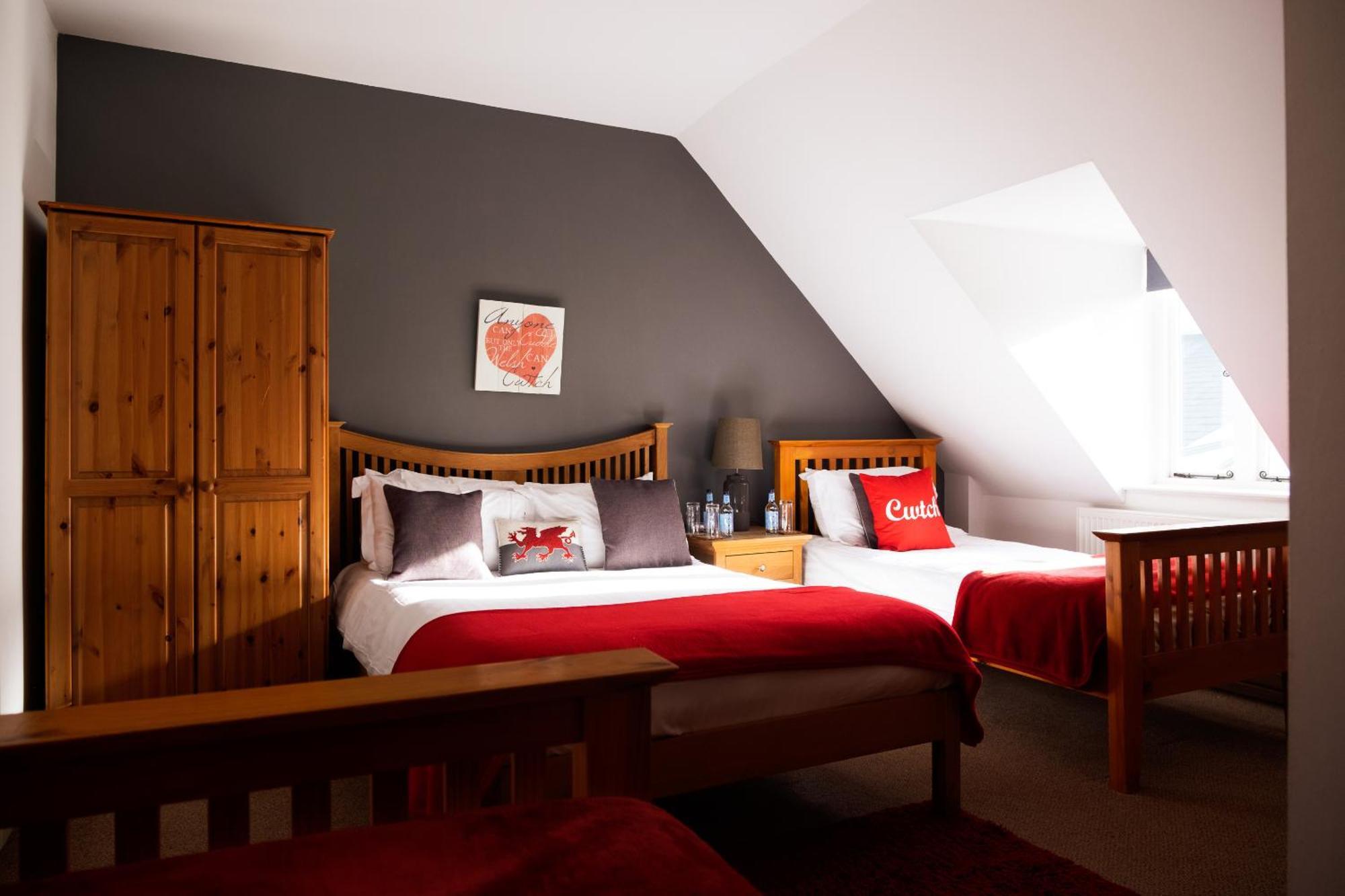 Kings Arms Hotel Abergavenny Buitenkant foto