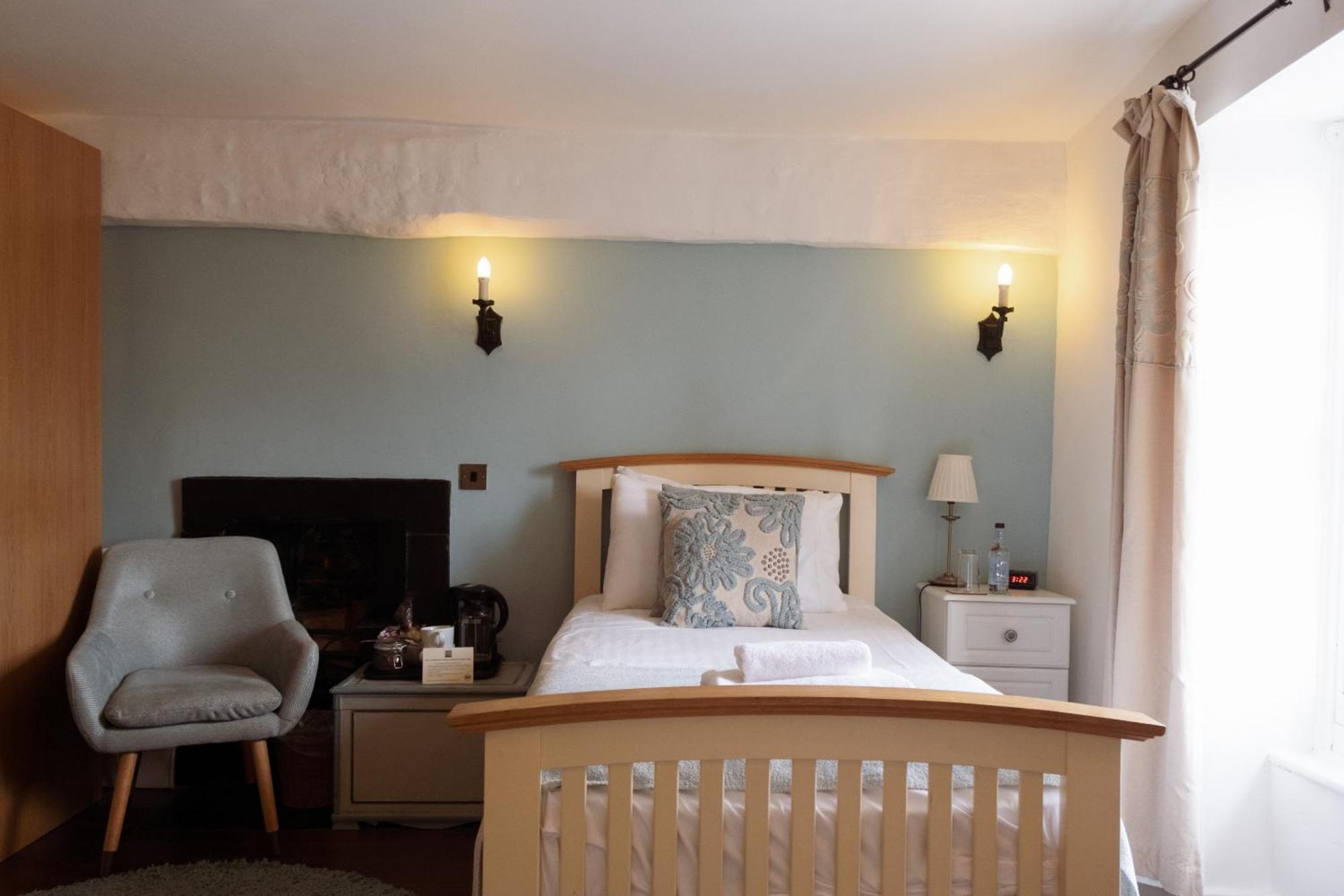 Kings Arms Hotel Abergavenny Buitenkant foto