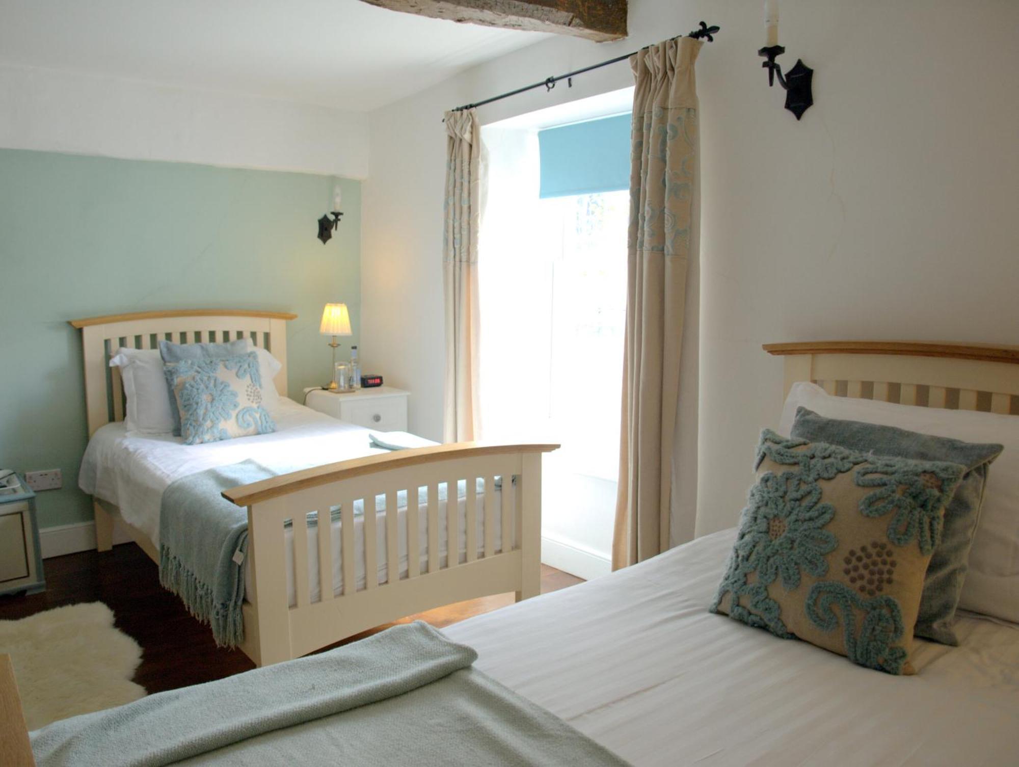 Kings Arms Hotel Abergavenny Buitenkant foto