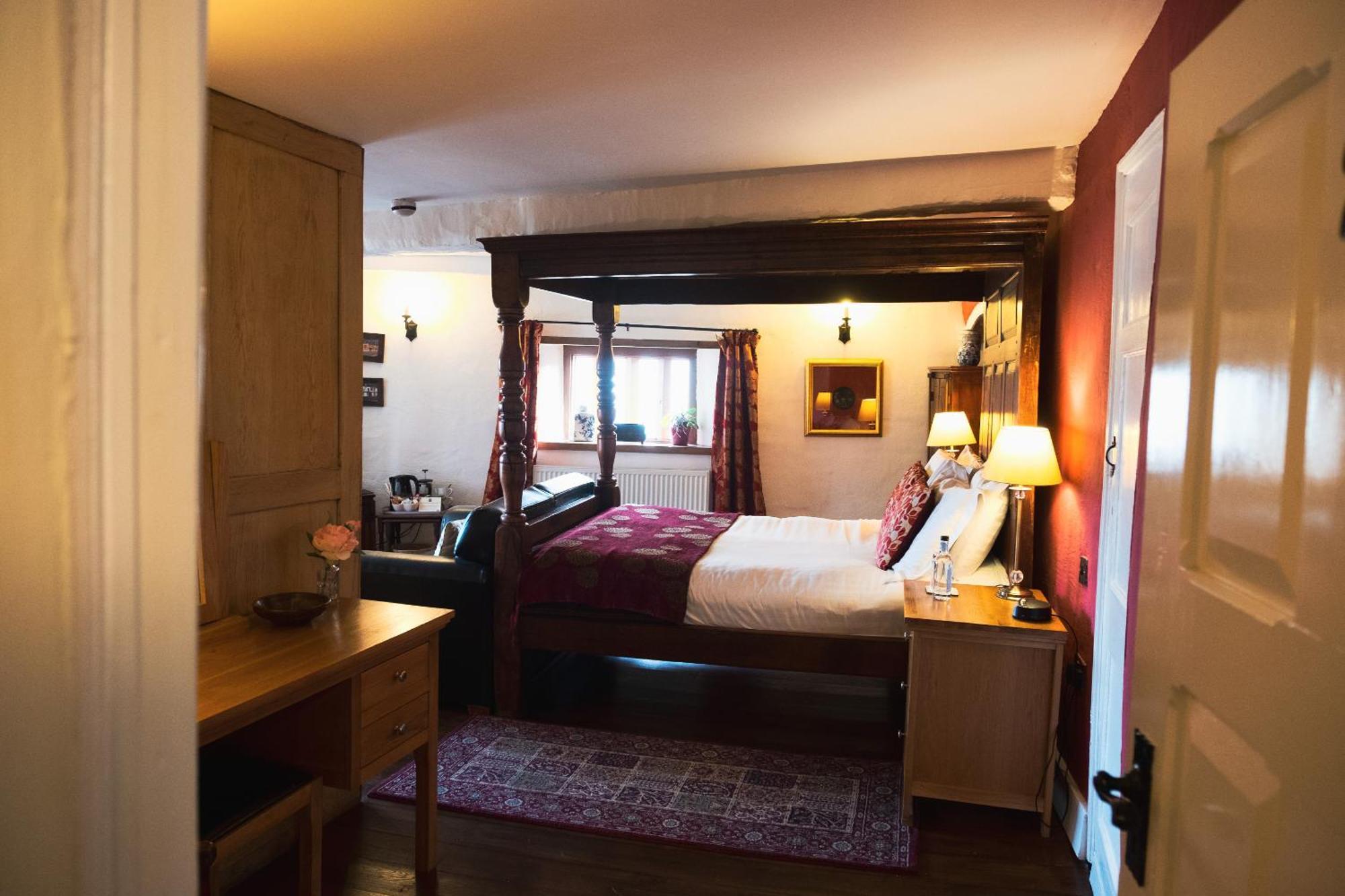 Kings Arms Hotel Abergavenny Buitenkant foto