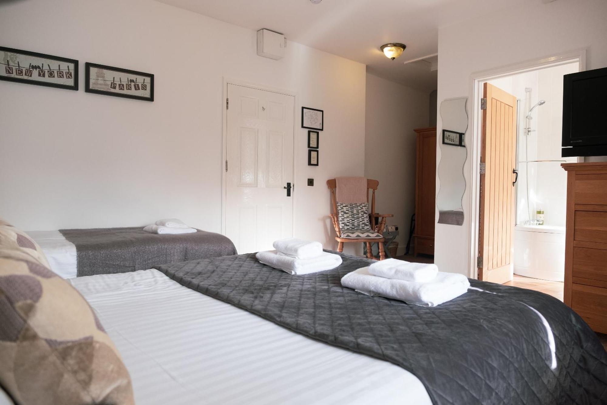 Kings Arms Hotel Abergavenny Buitenkant foto