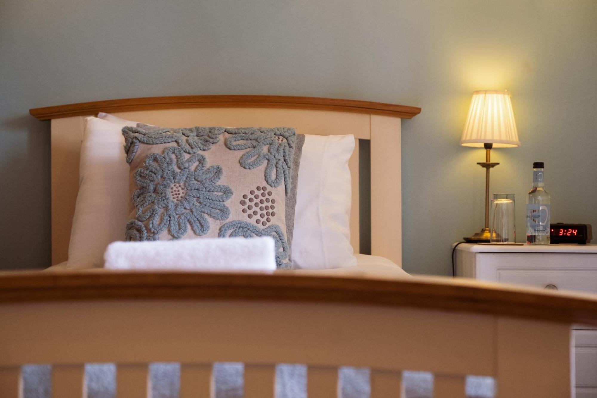 Kings Arms Hotel Abergavenny Kamer foto