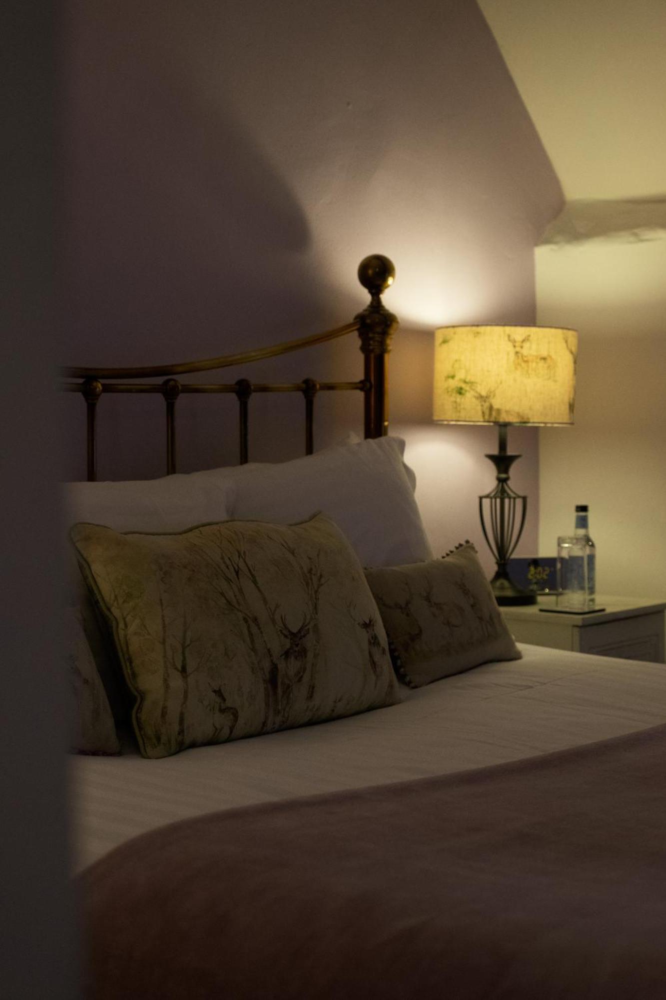 Kings Arms Hotel Abergavenny Buitenkant foto